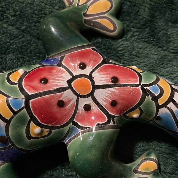 Vibrant Ceramic Gecko Reptile Decor - Picture 5 of 6